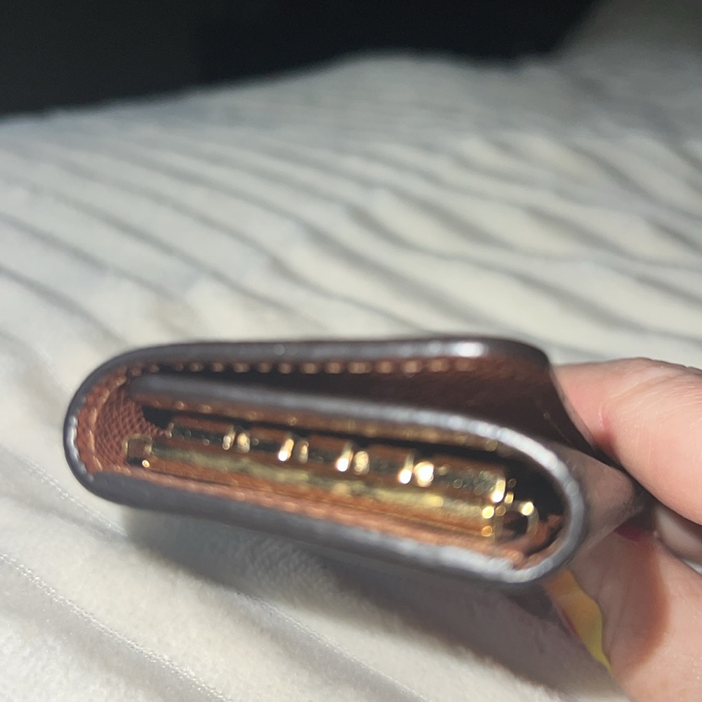 Louis Vuitton 4 Key Holder - Picture 9 of 10